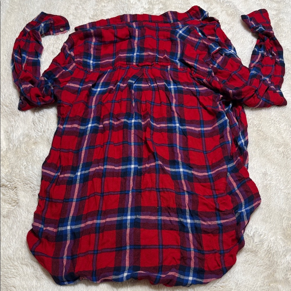 American Eagle Outfitters Red and Blue Plaid Button Down Shirt